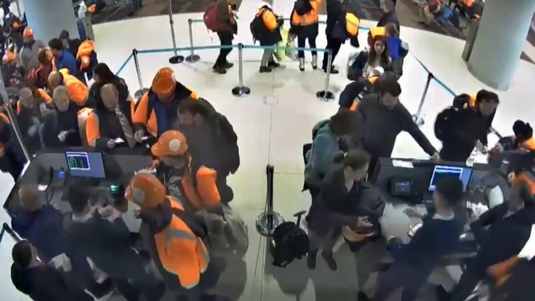 Türkiye deprem felaketine ağlıyor! Arama-kurtarma çalışmalarına katılmak için AFAD'a 100 binden fazla başvuru yapıldı 6